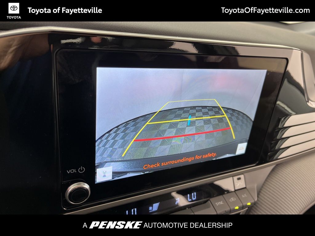2025 Toyota Camry SE 29