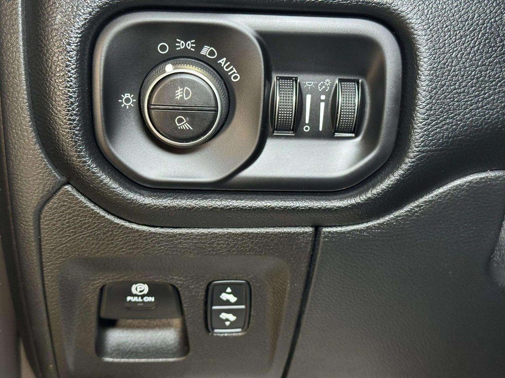 Used 2021 Patriot Blue Pearlcoat Ram Laramie image 9