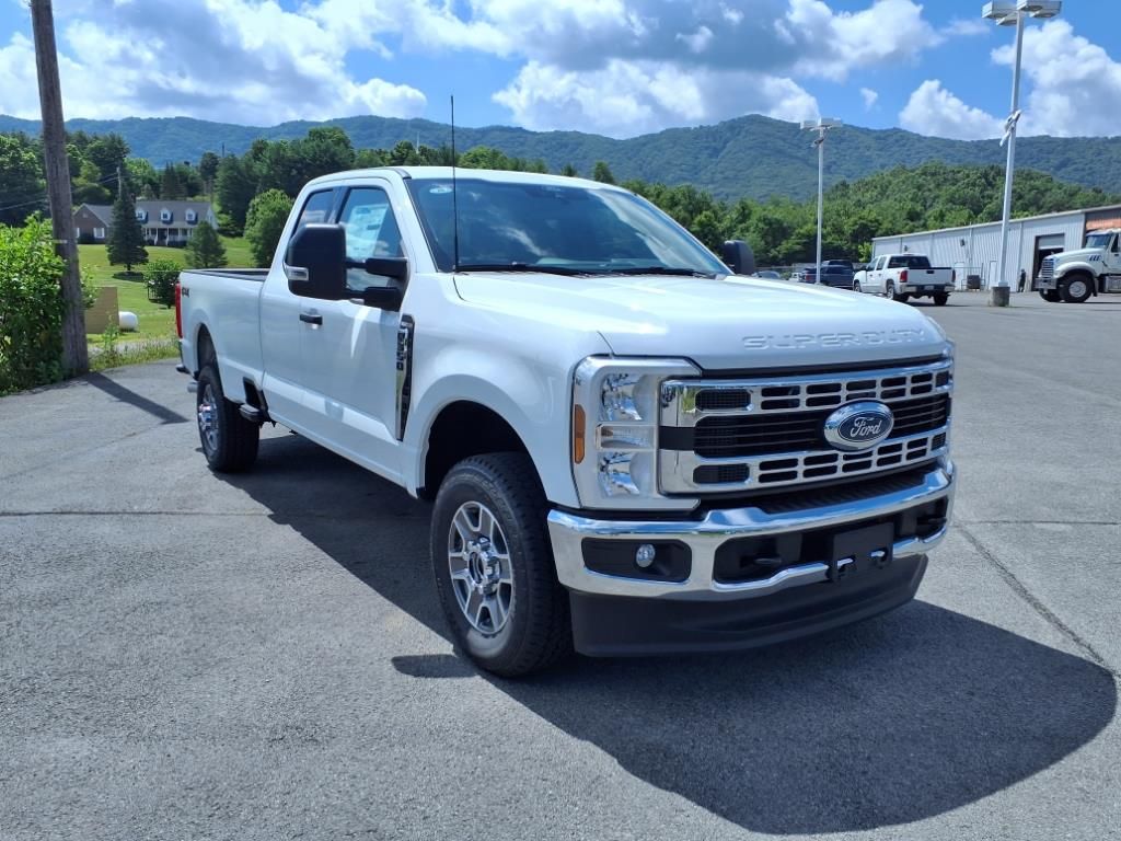 New 2025 White Ford XLT image 16