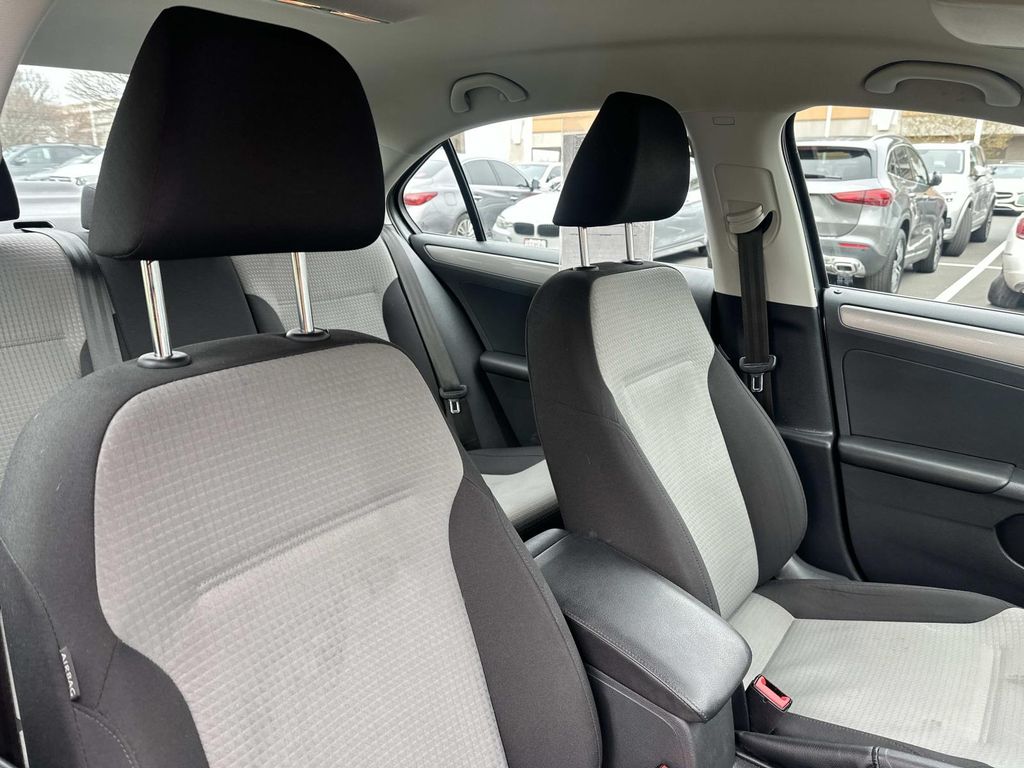 Thumbnail: 2018 Volkswagen Jetta - 23