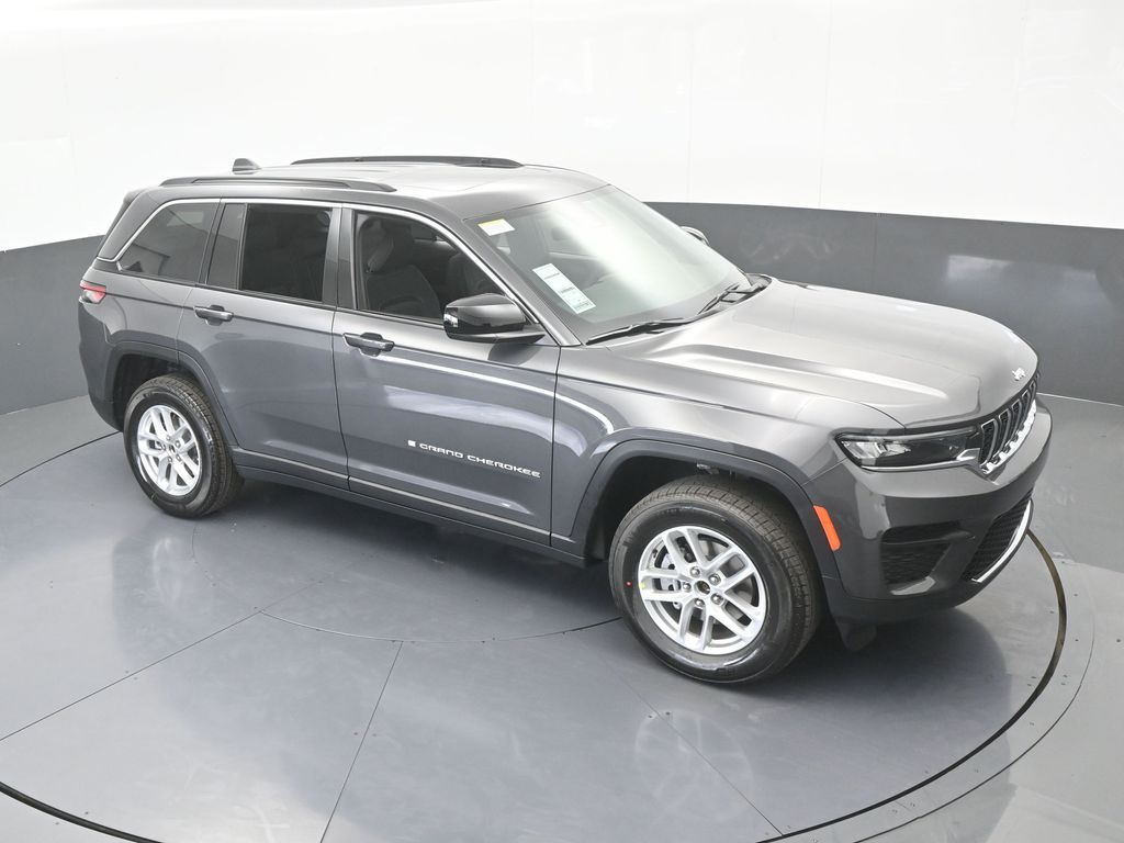 New 2026 Baltic Gray Metallic Clearcoat Jeep Laredo image 51