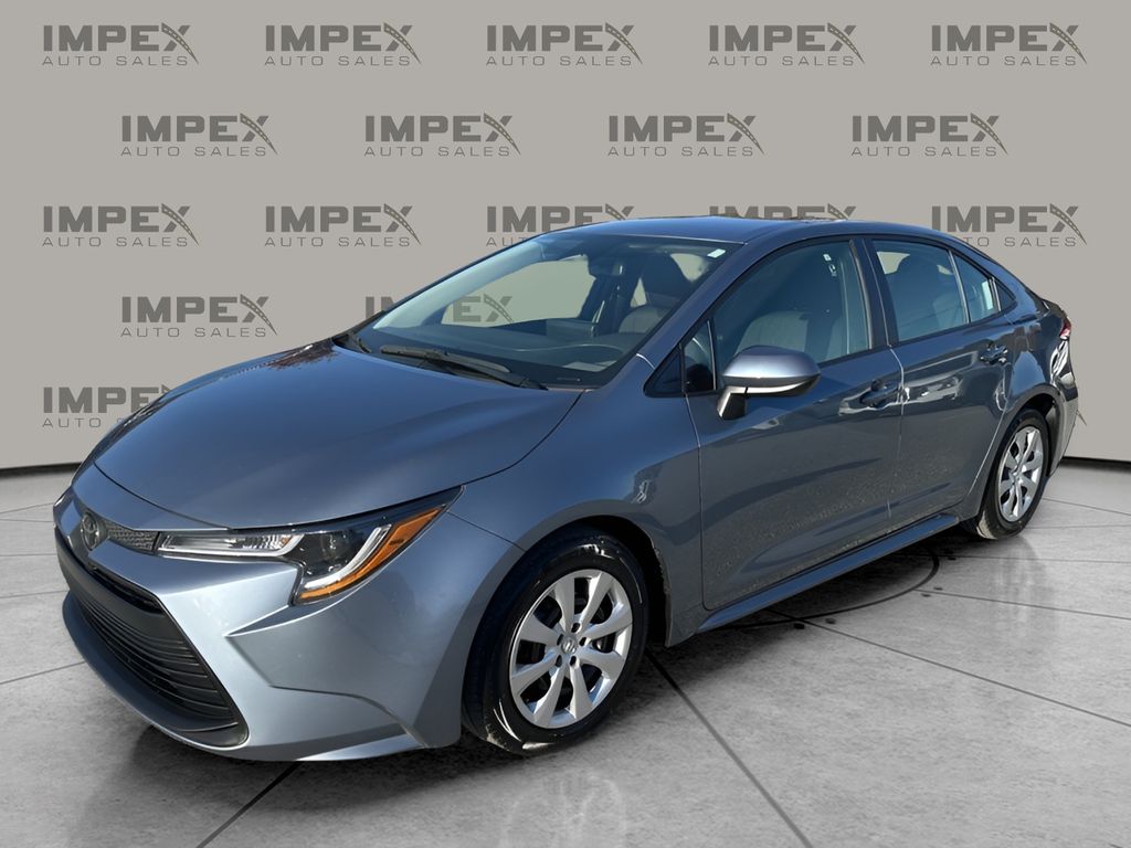 2024 Toyota Corolla LE's photo