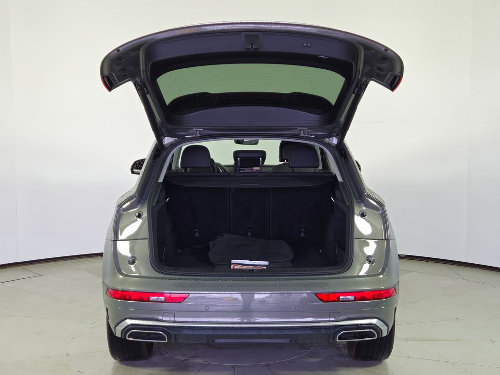 Thumbnail: 2023 Audi Q5 - 10