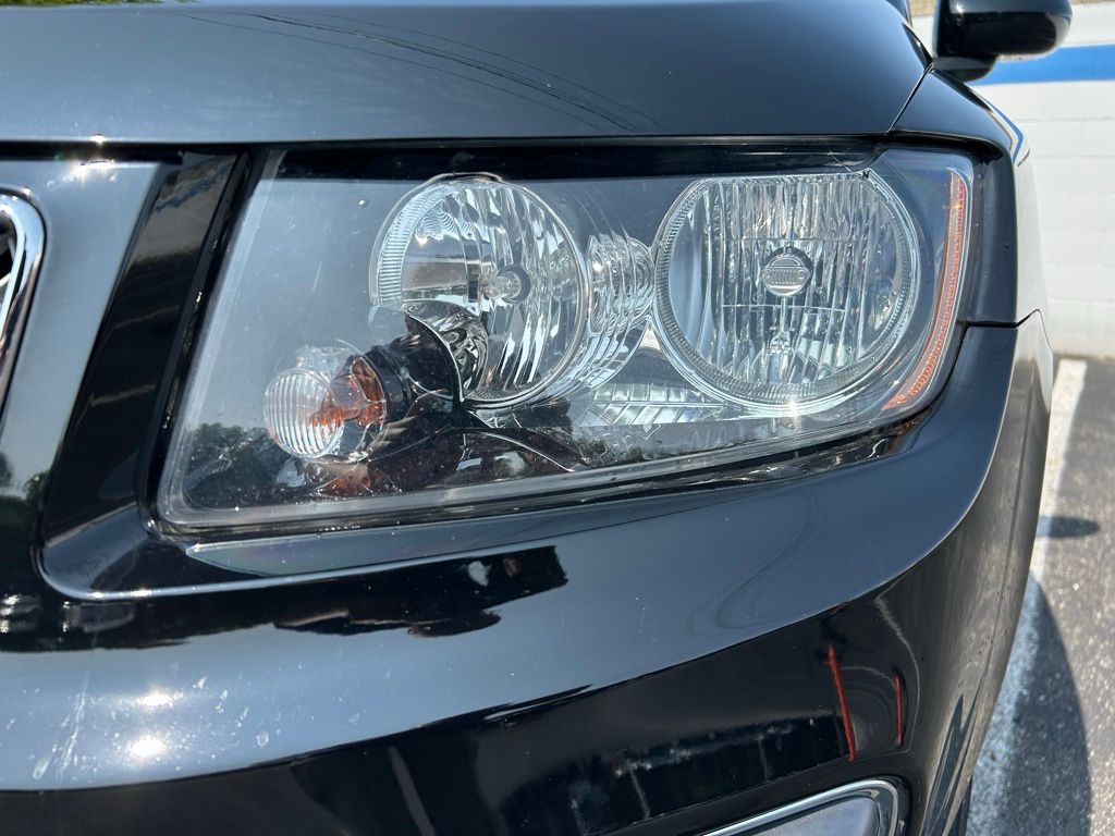 Thumbnail: 2016 Jeep Compass - 9