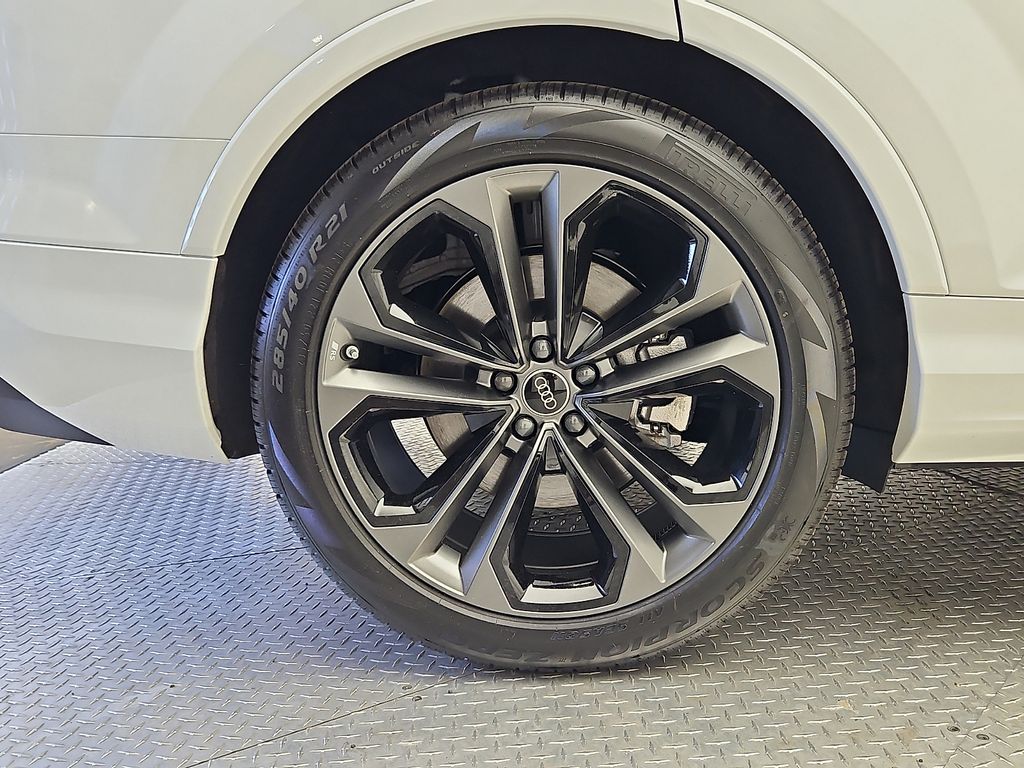 Thumbnail: 2026 Audi Q7 - 6