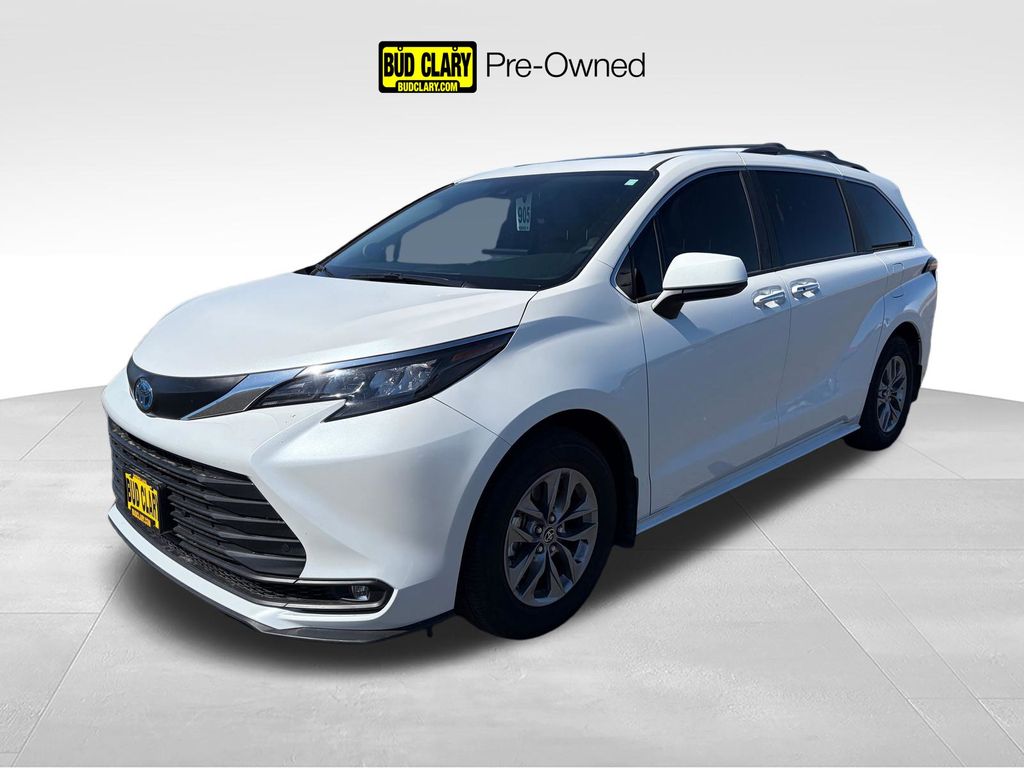 White 2025 Toyota Sienna XLE 7-Passenger AWD Minivan All-Wheel Drive Continuously Variable Transmission