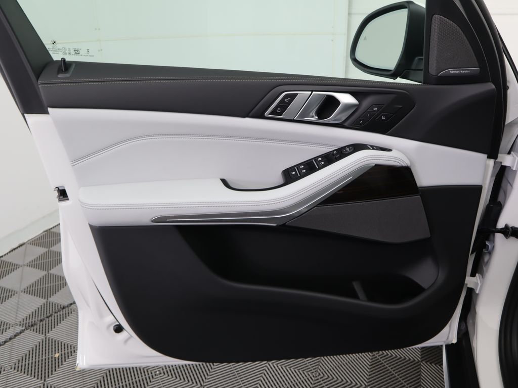 Thumbnail: 2026 BMW X5 - 25