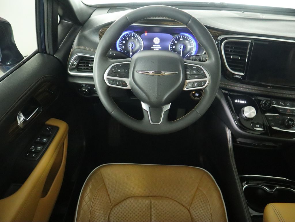 Thumbnail: 2022 Chrysler Pacifica - 10