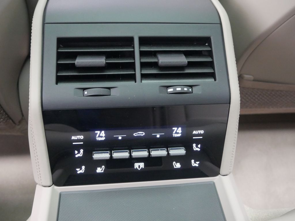 Thumbnail: 2026 Porsche Panamera - 32