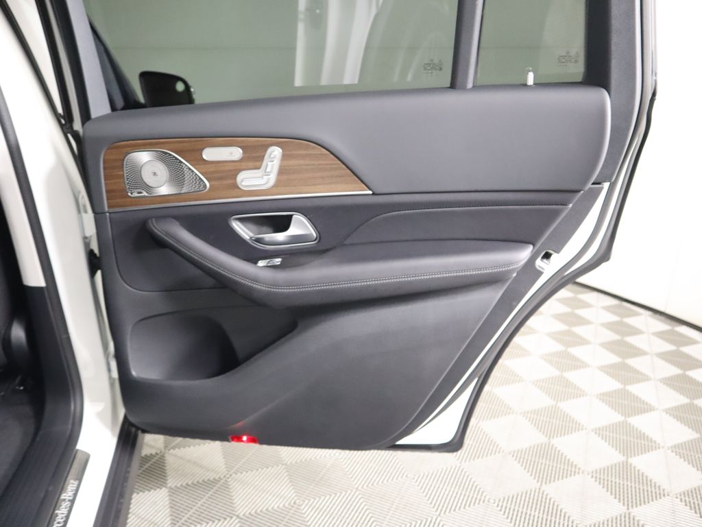 Thumbnail: 2026 Mercedes-Benz GLS - 29