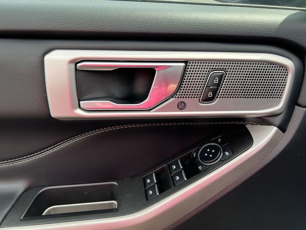 2023 Ford Explorer Limited photo