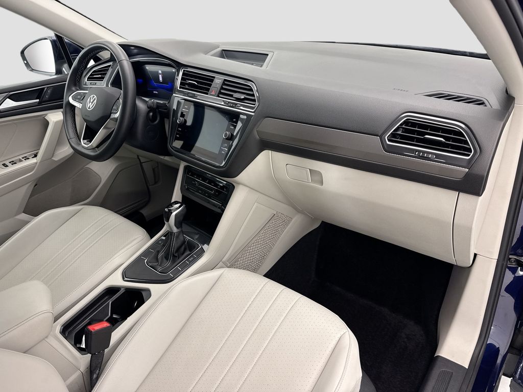 Thumbnail: 2023 Volkswagen Tiguan - 15