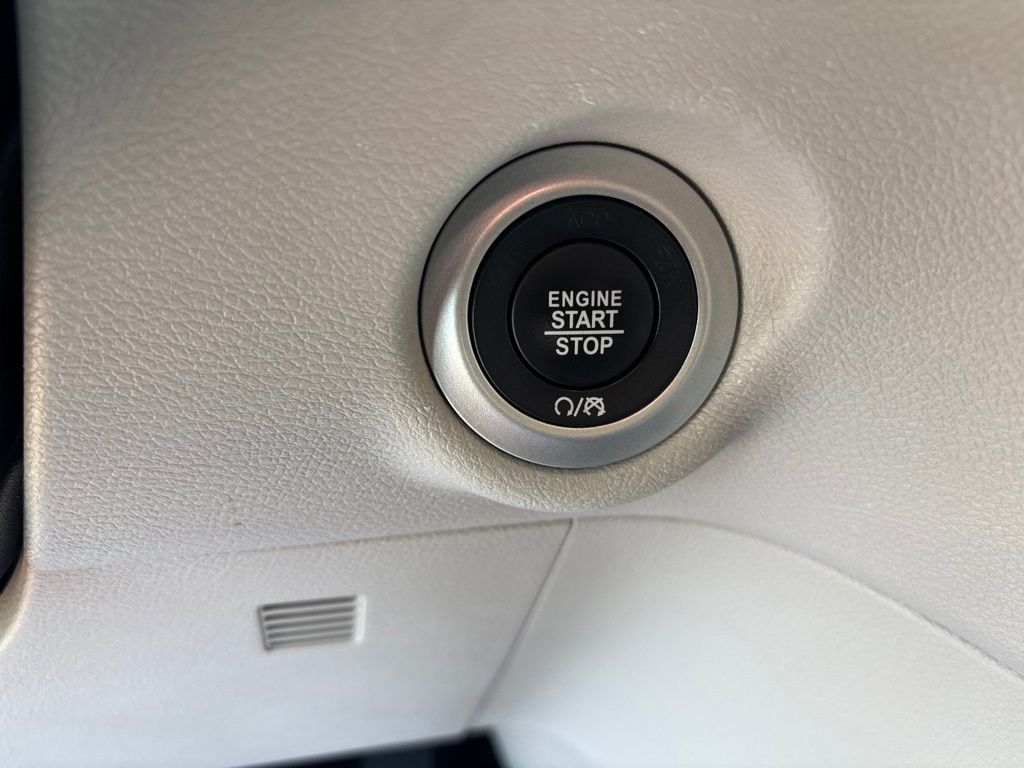 Used 2023 Chrysler Pacifica Van