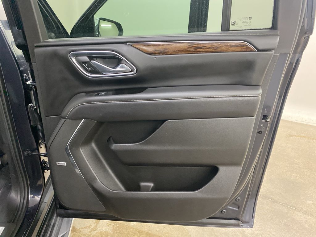 2023 Chevrolet Suburban Premier photo