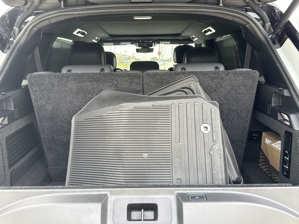 Thumbnail: 2023 Land Rover Range Rover - 13