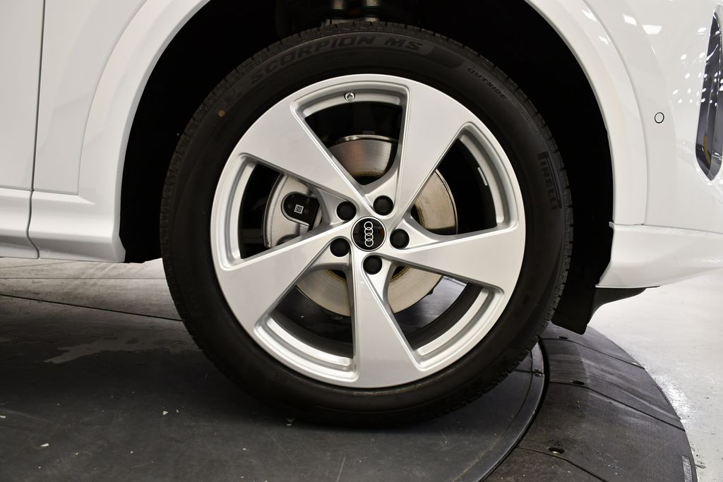 Thumbnail: 2025 Audi Q5 - 16