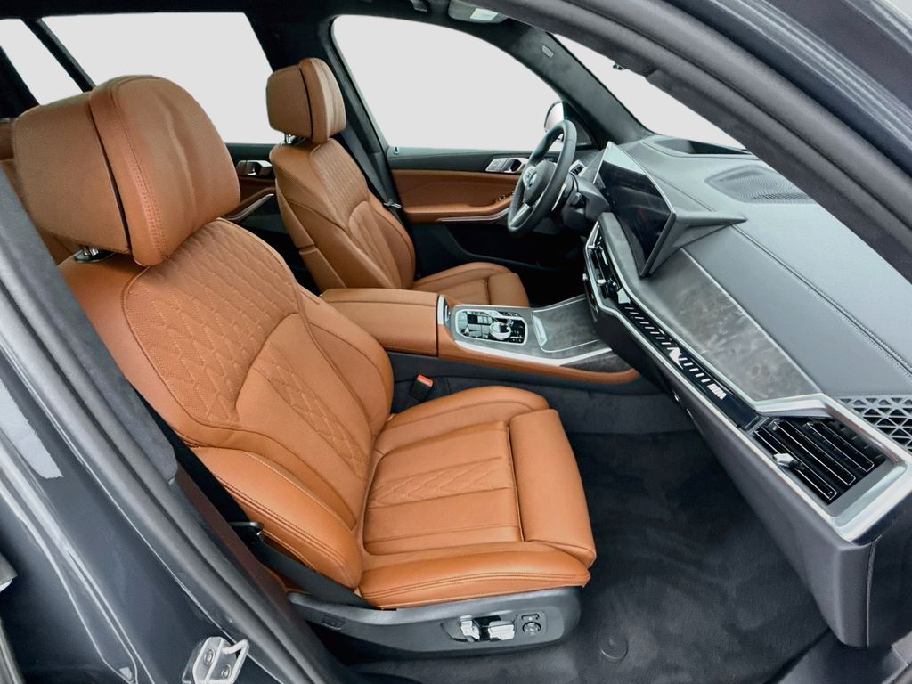 Thumbnail: 2027 BMW X7 - 19