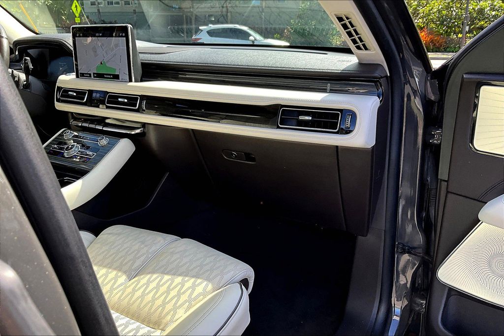 Used 2022 Gray Lincoln Black Label image 16