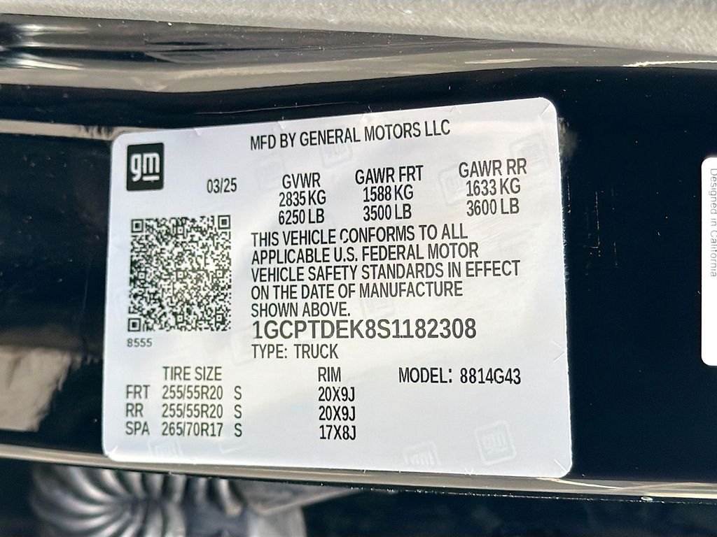 Used 2025 Black Chevrolet Z71 image 32