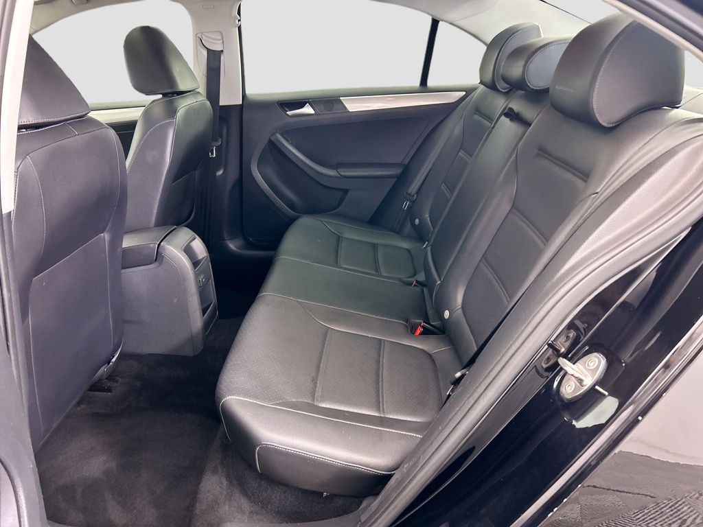 Thumbnail: 2018 Volkswagen Jetta - 19