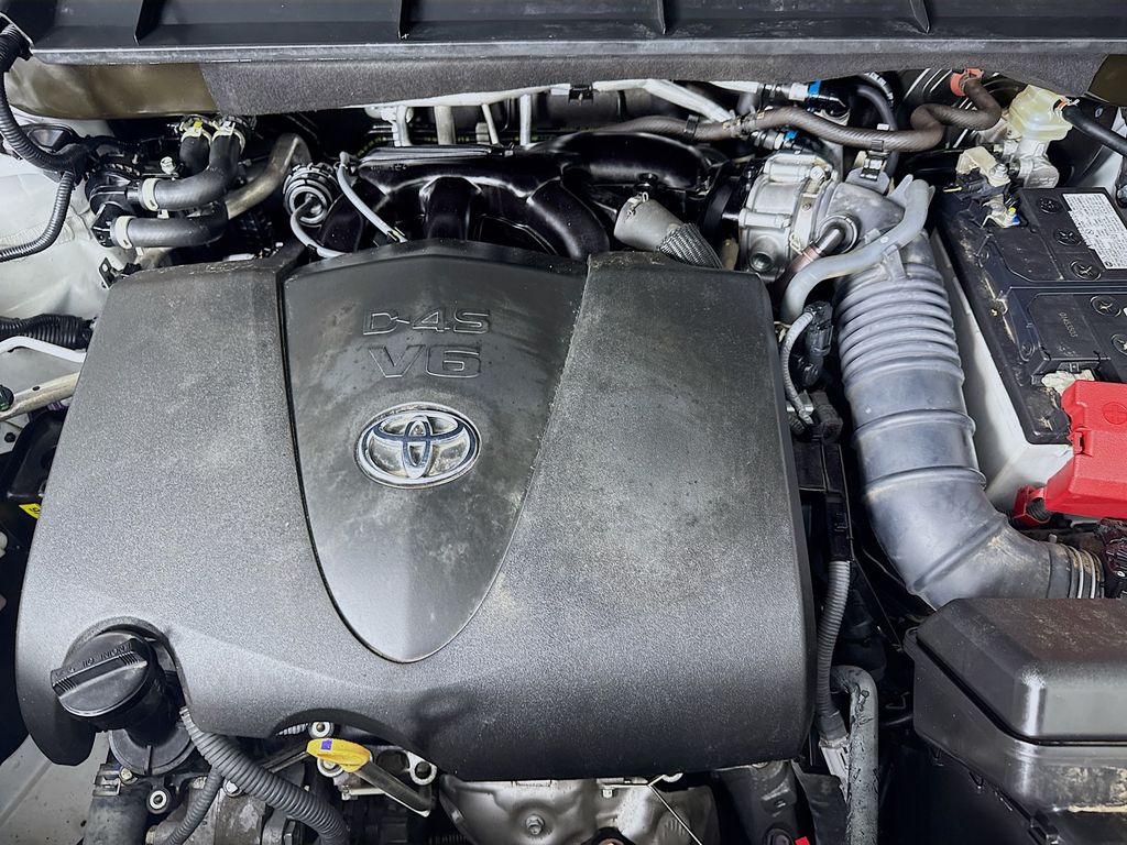 Used Car 2022 Toyota Highlander  Platinum For Sale Under $50,000 In Austin, Texas