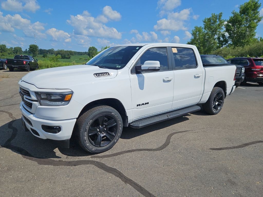 Bright White Clearcoat 2022 RAM 1500 Pickup Truck Four-Wheel Drive 8-Speed Automatic