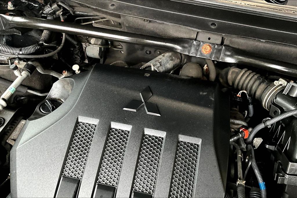 Used 2020 Black Mitsubishi SE image 35