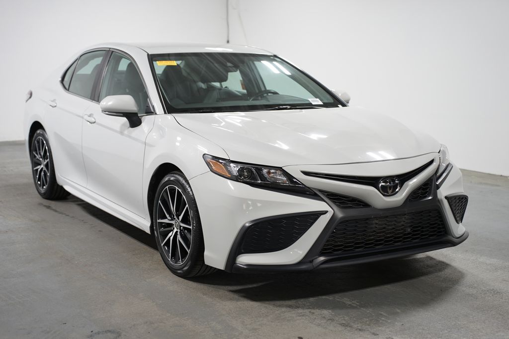 2023 Toyota Camry SE 3