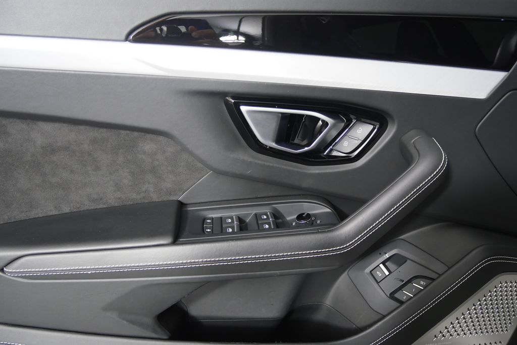 Thumbnail: 2020 Lamborghini Urus - 13