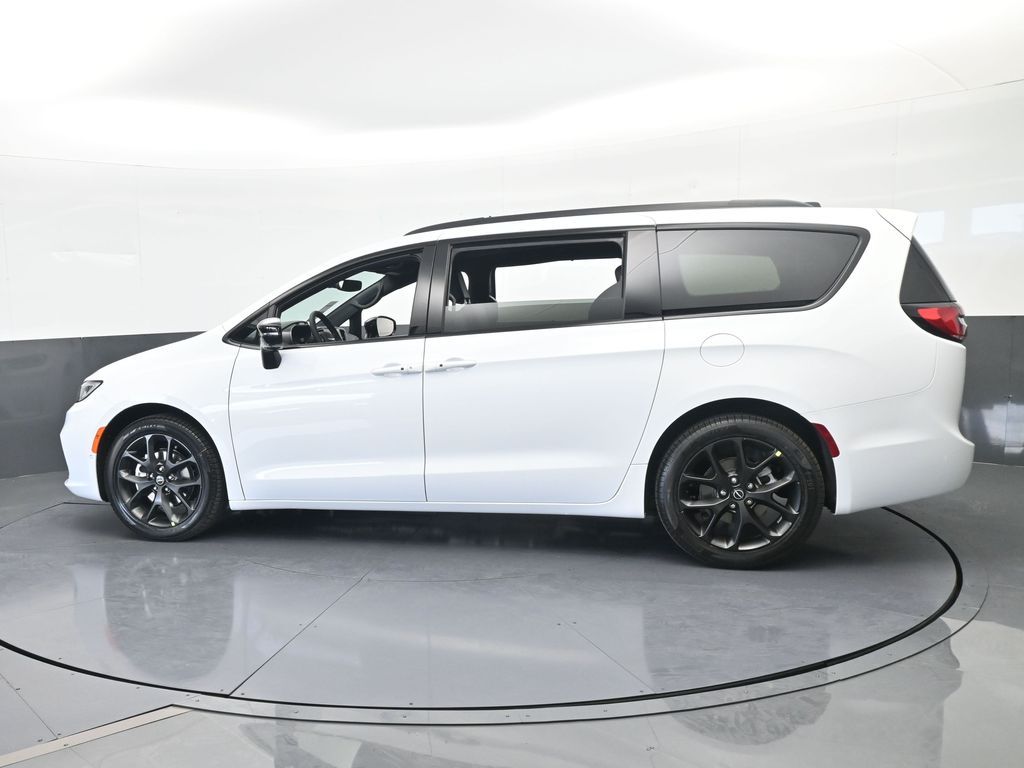 New 2026 Bright White Clearcoat Chrysler Select image 3