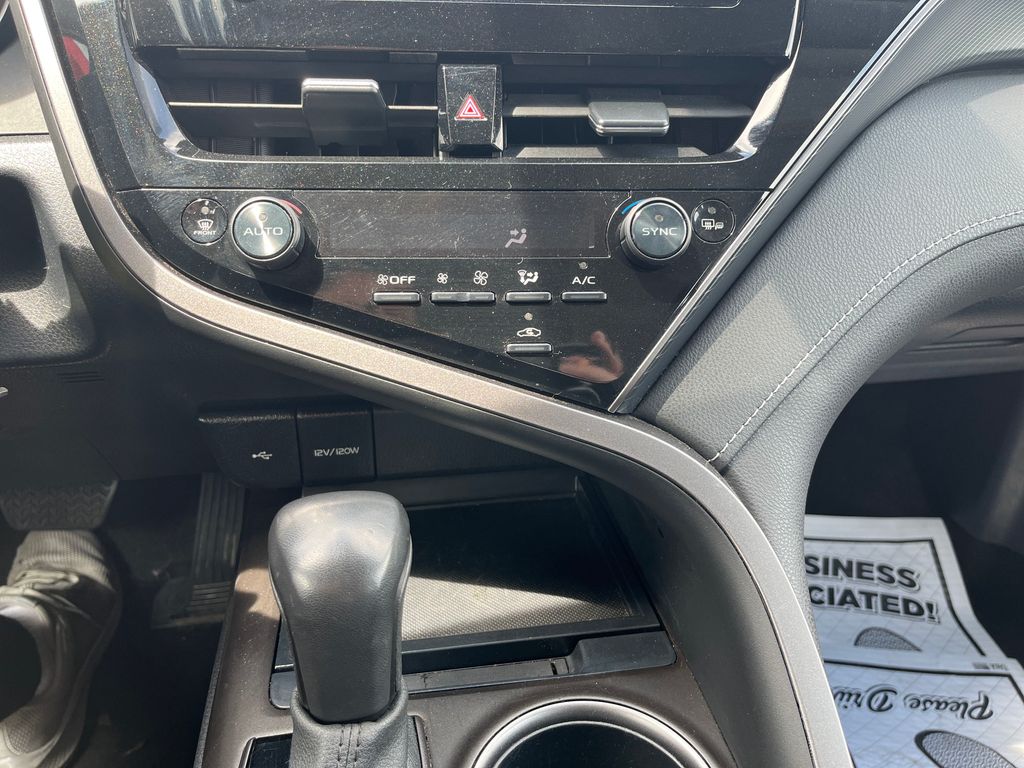 2022 Toyota Camry SE photo