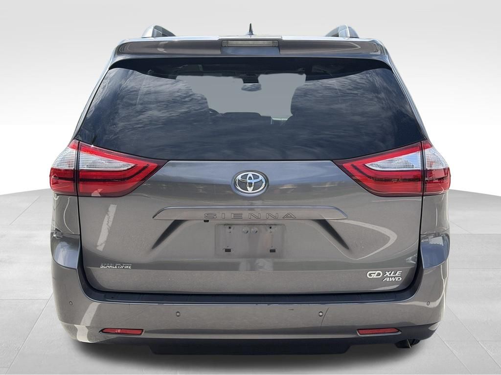 2018 Toyota Sienna XLE Premium 7 Passenger
