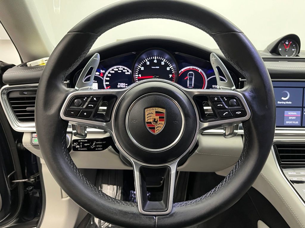 Thumbnail: 2020 Porsche Panamera - 12