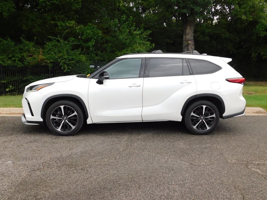 Thumbnail: 2021 Toyota Highlander - 2