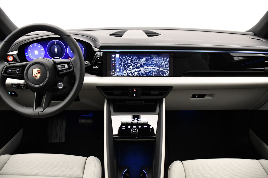 Thumbnail: 2025 Porsche Macan - 23
