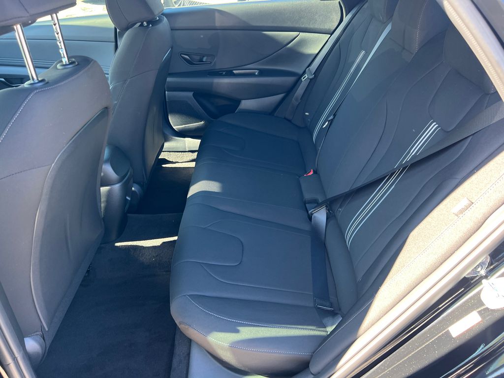 2025 Hyundai Elantra SEL Sport - 10