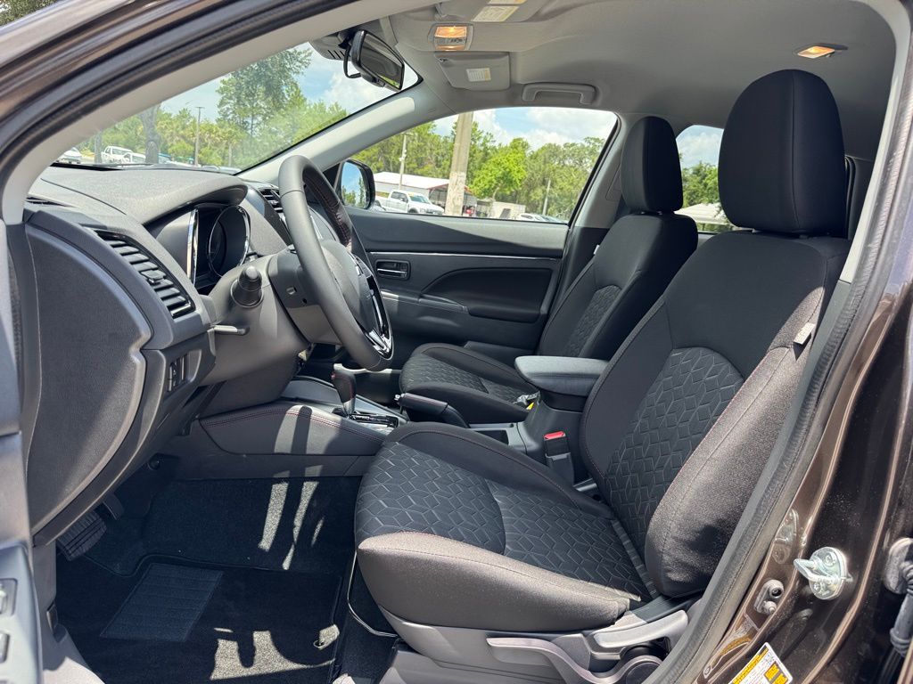 2025 Mitsubishi Outlander Sport LE photo 11