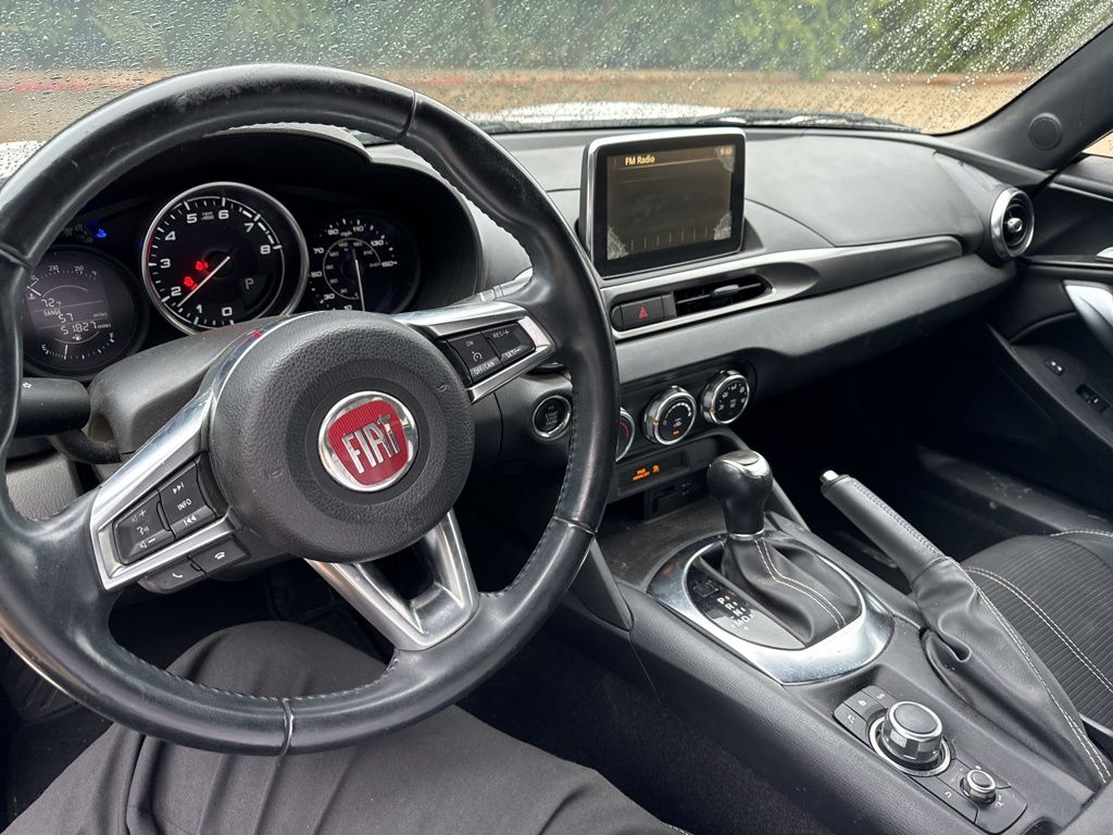 2018 Fiat 124 Spider Classica 28