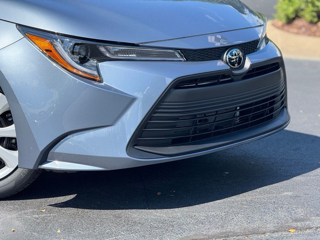 2026 Toyota Corolla LE photo 4