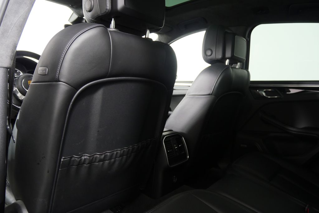 2018 Porsche Macan Turbo 17