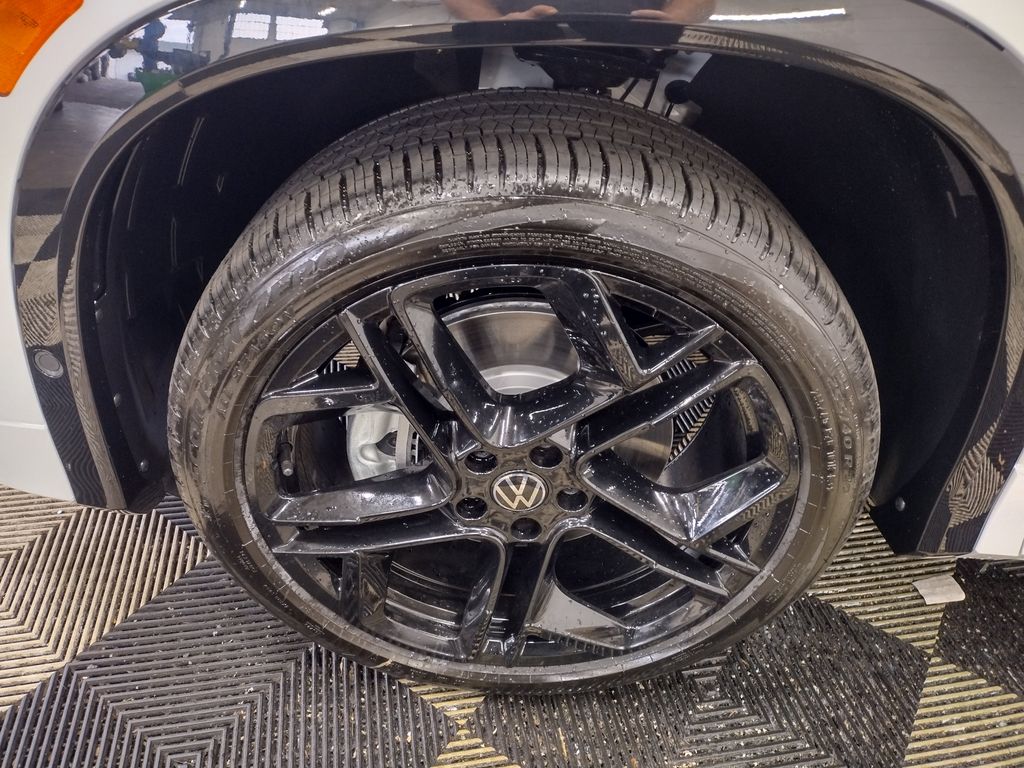 2025 Volkswagen Tiguan 2.0T SE R-Line Black