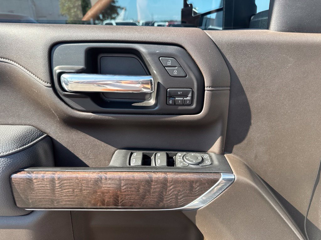 Used 2022 White GMC Denali image 10