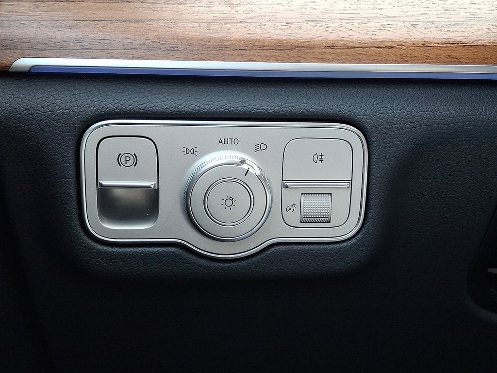 Thumbnail: 2026 Mercedes-Benz GLS - 22