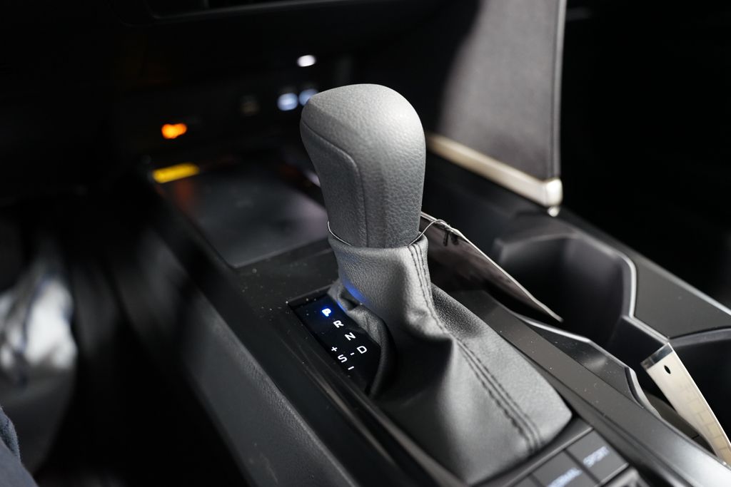 2025 Toyota Camry LE 21