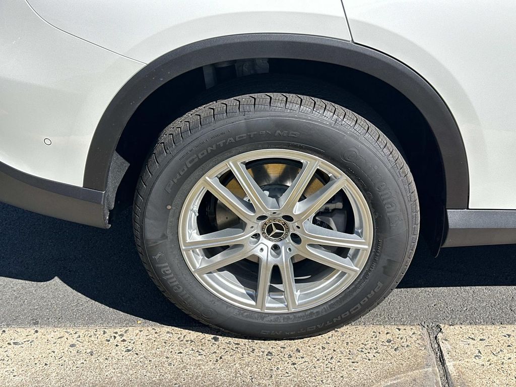 Thumbnail: 2025 Mercedes-Benz GLC - 16