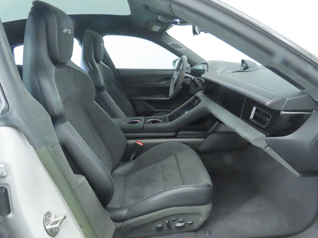 Thumbnail: 2023 Porsche Taycan - 21