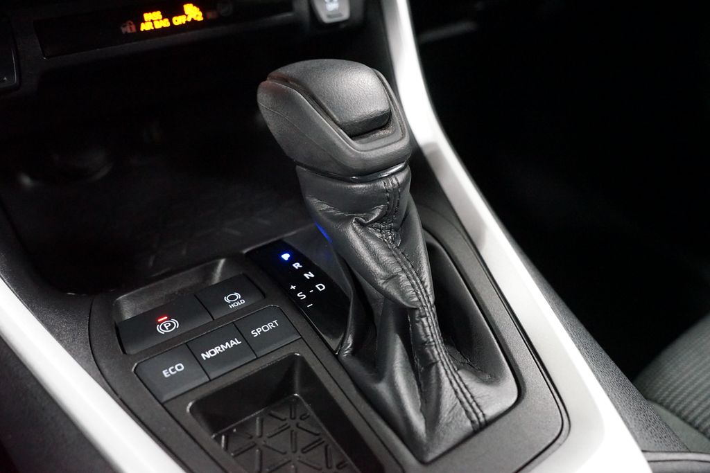 Thumbnail: 2024 Toyota RAV4 - 21