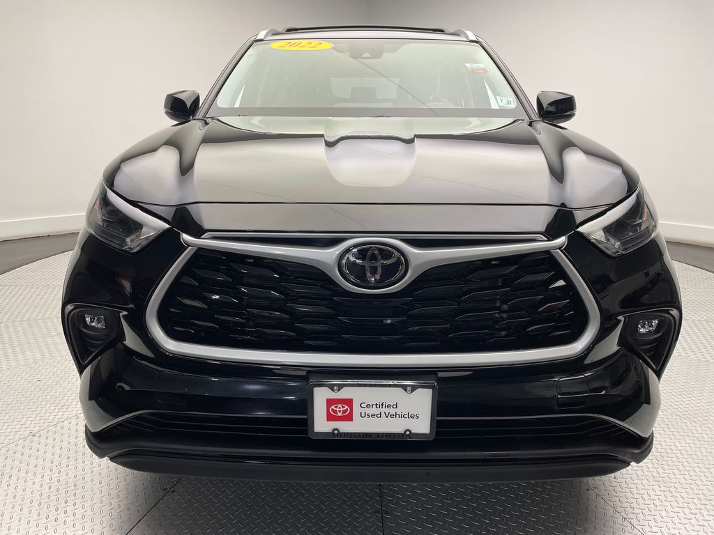 2022 Toyota Highlander XLE 2