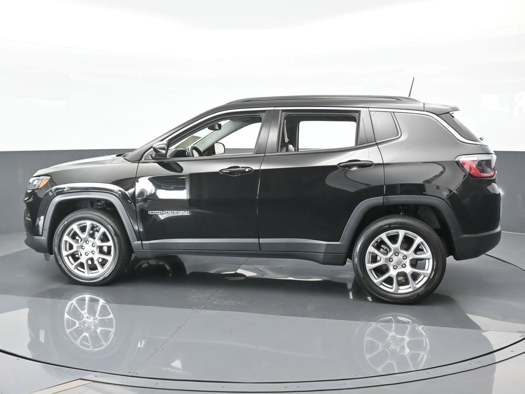 Used 2022 Jeep Compass Latitude Lux with VIN 3C4NJDFB5NT129798 for sale in Miami, FL