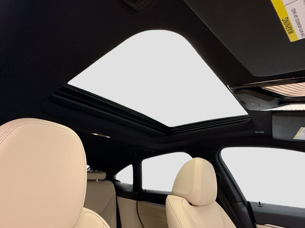 Thumbnail: 2023 BMW i4 - 17